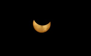Eclipsa de Soare vazuta din Sighetu Marmatiei. Sursa: pagina de facebook "Furtuni Romania - Official Group"