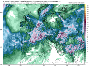 Cantitatile de precipitatii estimate a se acumula pana in noaptea de duminica spre luni. Ploile cele mai consistente vor cadea in nord-estul Romaniei, unde pe intreg parcursul intervalului se asteapta a se acumula pana la 100-120 de mm, existand riscul pentru unele inundatii localizate (mai ales pe raurile de munte). Sursa: tropicaltidbits.com, model GFS.