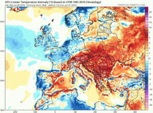 Ultimele zile ale lunii vor fi dominate de o vreme deosebit de calda, chiar caniculara in regiunile sudice si sud-vestice. O depresiune atmosferica viguroasa situata in nordul Arhipelagului Britanic va favoriza advectia unui aer tropical fierbinte provenit din nordul Africii, pe partea sa anterioara - catre zonele centrale si estice ale Europei. Precipitatiile vor lipsi aproape cu desavarsire in sudul si sud-estul Romaniei, in schimb vestul, centrul si nordul tarii vor avea parte de averse vineri, iar Moldova in cursul zilei de sambata.