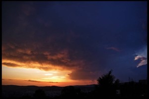 Nor cumulonimbus fotografiat la apus din Cluj-Napoca sambata seara. Fotograf: Andrei Barlea.