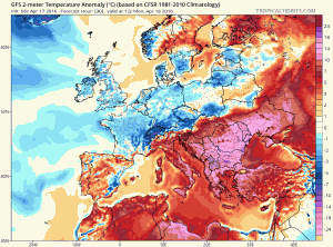 Abaterea temperaturii medii fata de normalul climatologic estimata pentru dupa-amiaza zilei de luni. In estul si in sud-estul Romaniei sunt asteptate abateri pozitive extrem de ridicate, de pana la 18-20 de grade Celsius. Sursa: tropicaltidbits.com, model GFS.