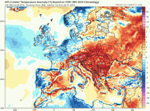Ultimele zile ale lunii vor fi dominate de o vreme deosebit de calda, chiar caniculara in regiunile sudice si sud-vestice. O depresiune atmosferica viguroasa situata in nordul Arhipelagului Britanic va favoriza advectia unui aer tropical fierbinte provenit din nordul Africii, pe partea sa anterioara - catre zonele centrale si estice ale Europei. Precipitatiile vor lipsi aproape cu desavarsire in sudul si sud-estul Romaniei, in schimb vestul, centrul si nordul tarii vor avea parte de averse vineri, iar Moldova in cursul zilei de sambata.